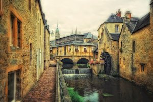 Ophorus Blog - First-Time Visitor's Guide to Bayeux: Essential Tips & Planning