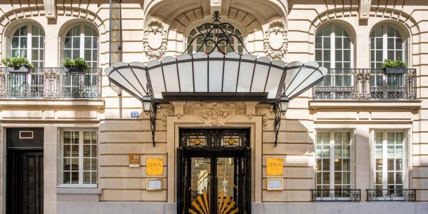 Ophorus Blog - Choosing Accommodation for a France Tour Package