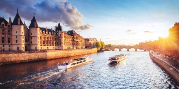 Ophorus Blog - Best Seine River Cruise in Paris: How to Choose the Right Experience 