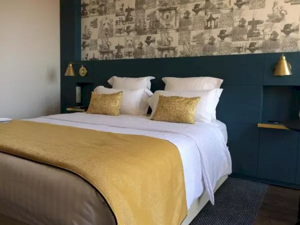 Hotel Aquabella (or similar)