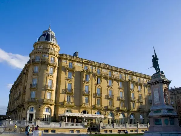 Hotel Villa Foche (Bordeaux) / Hotel Maria Christina (San Sebastian)