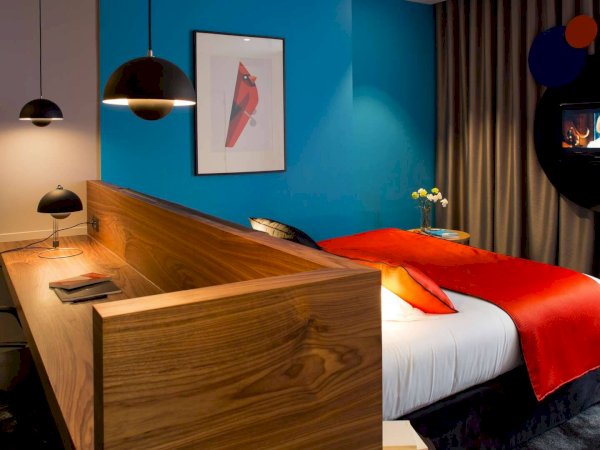 Ophorus Tours - Hotel Cour du Corbeau (Strasbourg) / Hostellerie du Chapeau Rouge (Dijon) - or similar