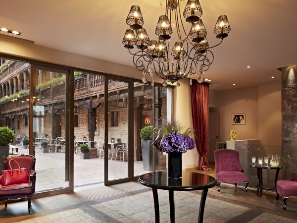 Ophorus Tours - Hotel Cour du Corbeau (Strasbourg) / Hostellerie du Chapeau Rouge (Dijon) - or similar