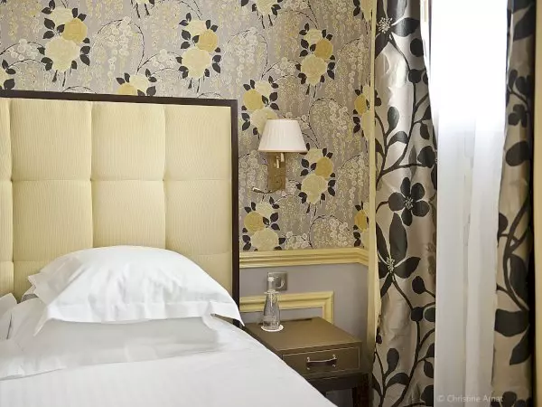 Hotel De Sèze (Bordeaux) - Hotel Plaza Madeleine (Sarlat) - or similar