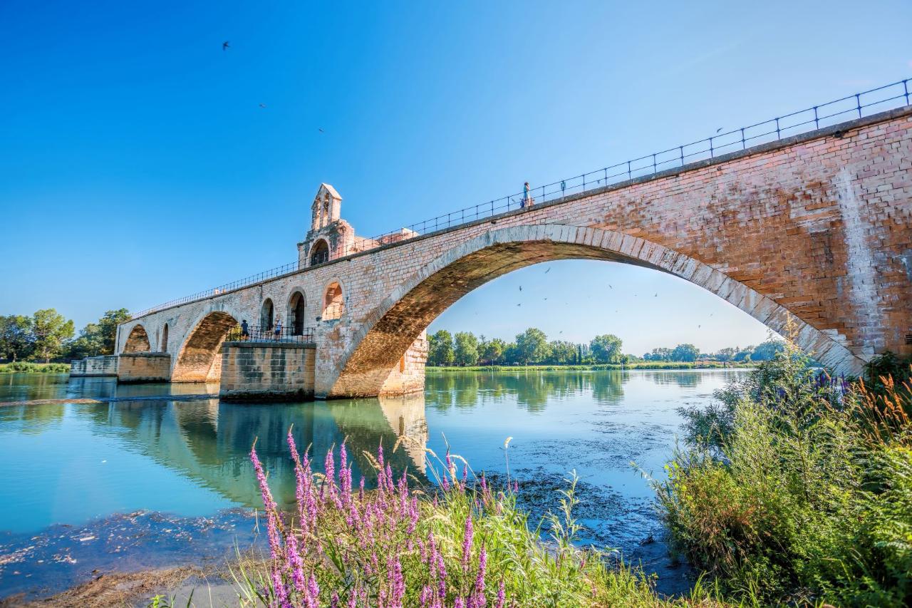 Ophorus Tours - Aix-en-Provence Private Transfer to Avignon