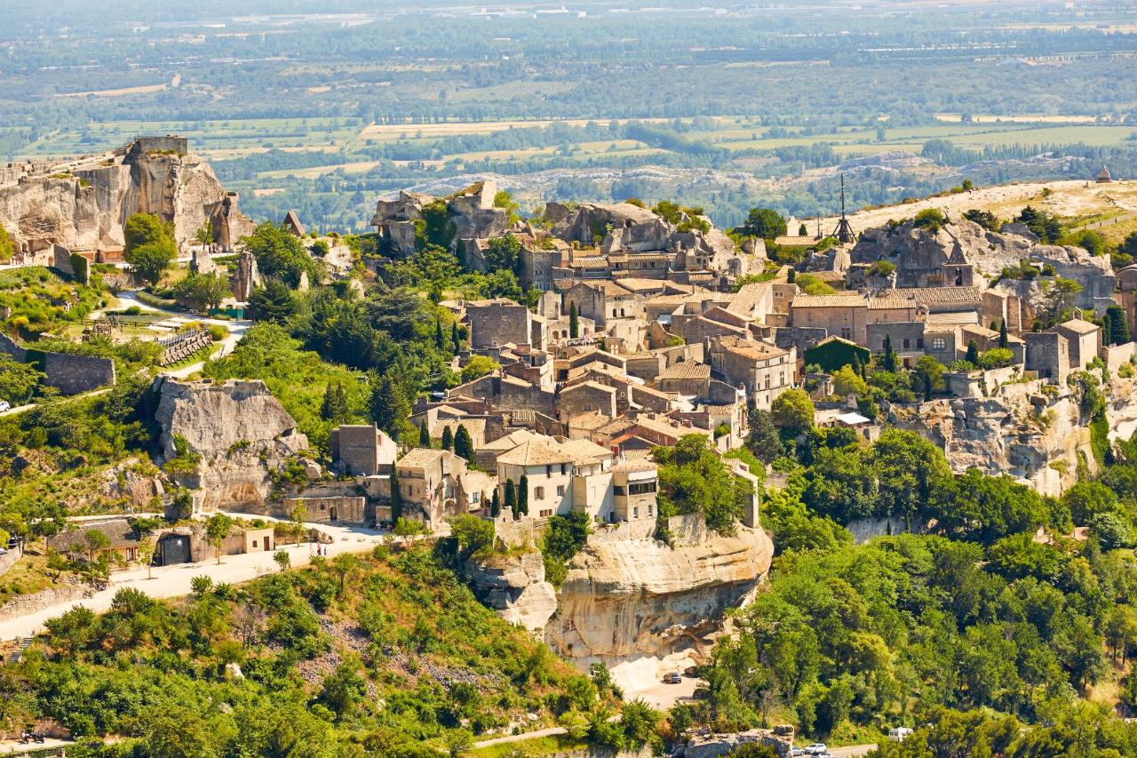 Ophorus Tours - Avignon Private Transfer to Les Baux-de-Provence
