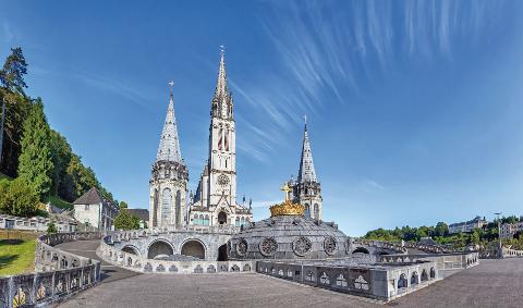 Ophorus Tours - Avignon Private Transfer to Lourdes