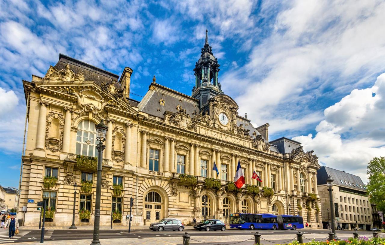 Ophorus Tours - Bayeux Private Transfer to Tours Loire Valley