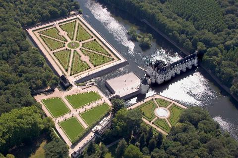 Ophorus Tours - Chambord & Chenonceau: Private Loire Valley Châteaux Tour by Train from Paris
