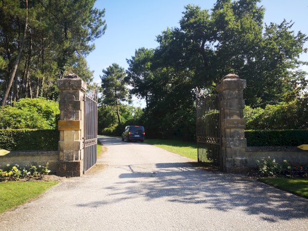 Ophorus Tours - Château d'Yquem Visit & Wine Tasting - Trilogy Tour