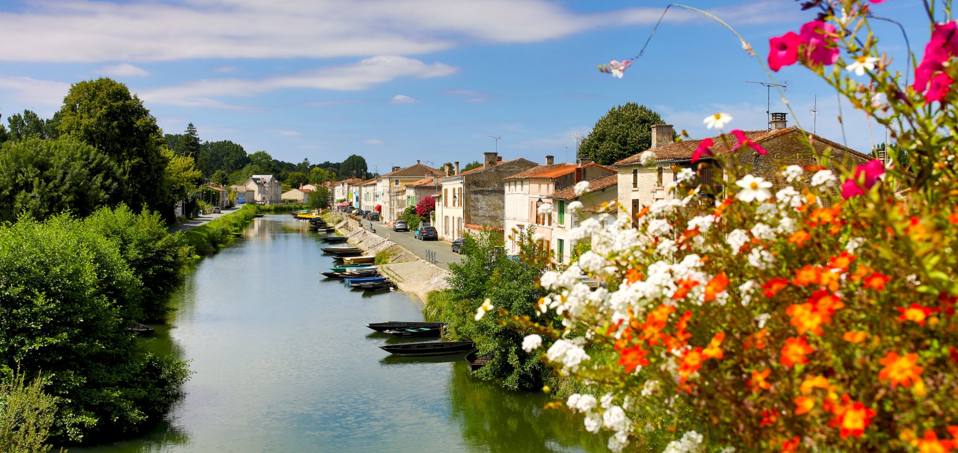 Ophorus Tours - La Rochelle Cruise Excursion to Green Venice & Wine Tasting