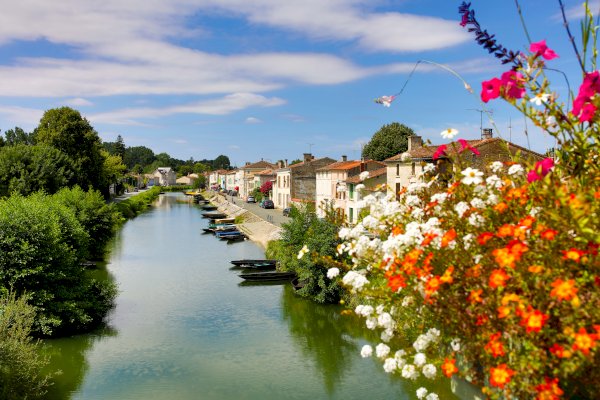 Ophorus Tours - La Rochelle Cruise Excursion to Green Venice & Wine Tasting