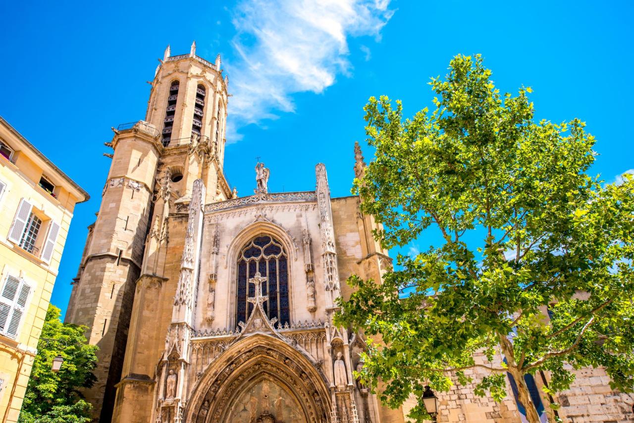 Ophorus Tours - From Toulouse to Aix en Provence Private Transfer