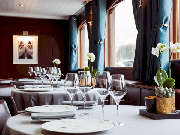 Ophorus Tours - Luxury Seine River Cruise, Fine Dining & Drinks in Paris France