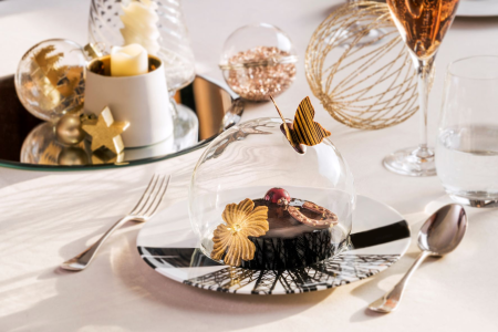 Ophorus Tours - Luxury Seine River Cruise, Fine Dining & Drinks in Paris