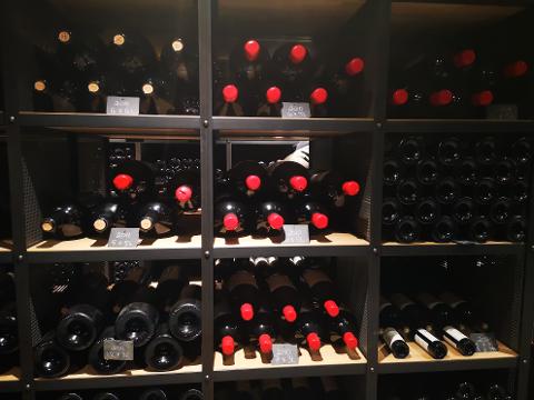 Ophorus Tours - Saint-Émilion Tour: Wine Blending, Gourmet Picnic Lunch & Blind Tasting