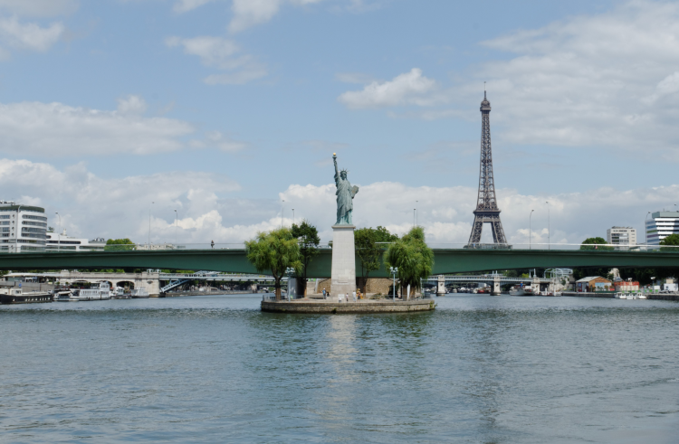Ophorus Tours - Paris Transfers & Seine Dinner Cruise – Window-Side Dining