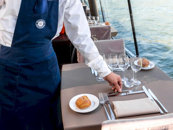Ophorus Tours - Romantic Seine Cruise Paris: Window Seat & Champagne