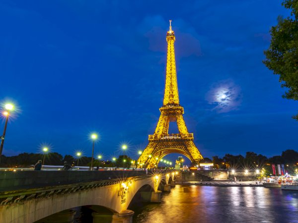 Ophorus Tours - Romantic Seine Cruise Paris: Window Seat & Champagne
