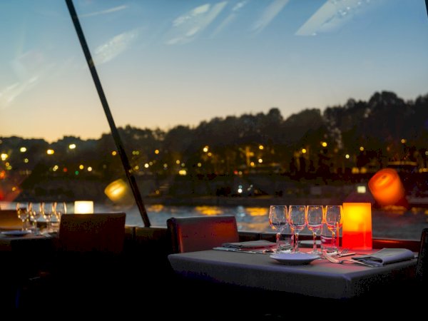Ophorus Tours - Romantic Seine Cruise Paris: Window Seat & Champagne