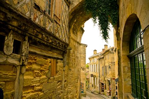Ophorus Tours - Sarlat la Canéda Private Sightseeing Transfer to Bordeaux