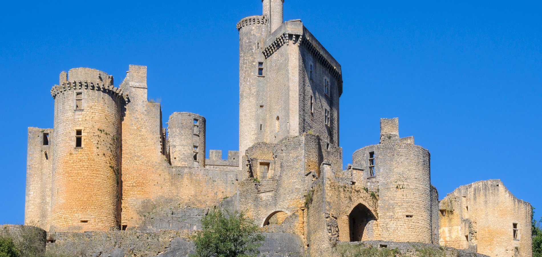 Ophorus Tours - Secrets of Bonaguil Castle & Malbec Wines: Private Tour from Sarlat