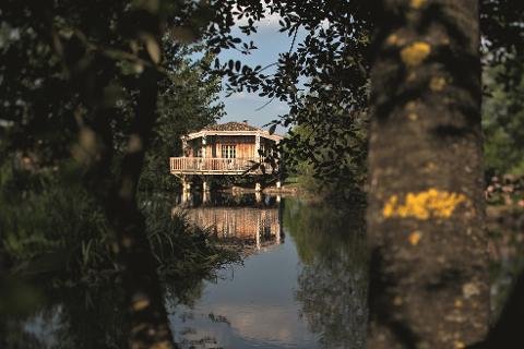 Ophorus Tours - Unwind at Les Sources de Caudalie: Private Transfer from Bordeaux