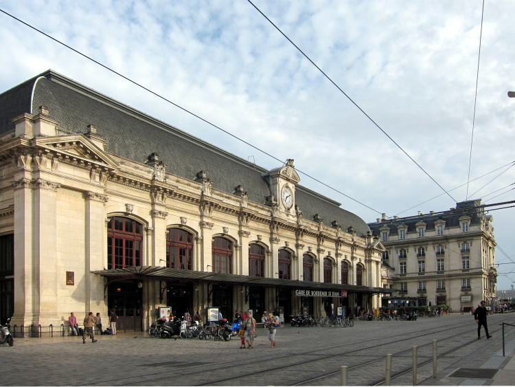Ophorus Tours - Vineyards & Tastings: Private Bordeaux Wine Tour by Train from Paris