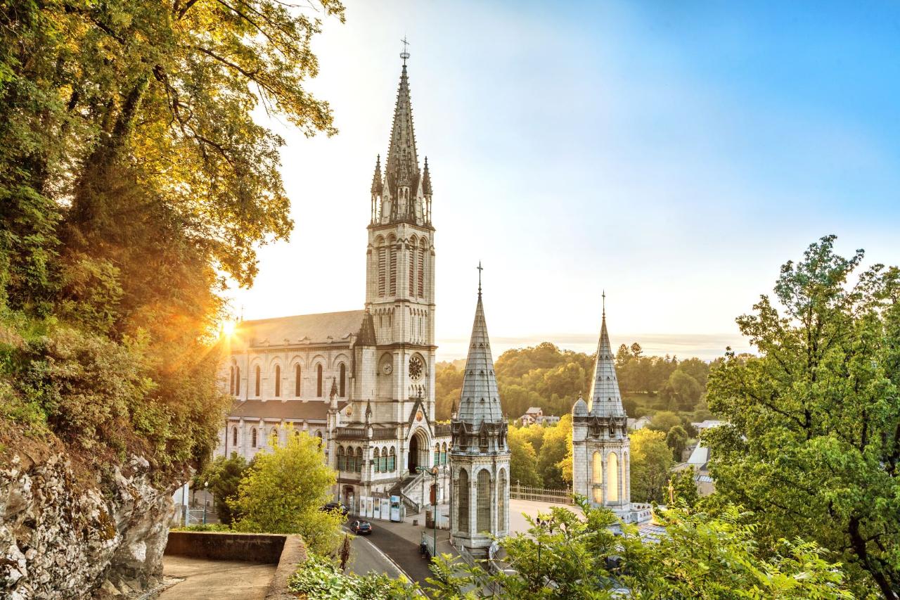Ophorus Tours - From Toulouse to Lourdes Private Transfer