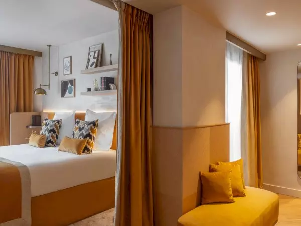 Hotel Villa Lara (Bayeux) - Hotel Les Tresorières (Tours) - Hotel Burdigala (Bordeaux) - or similar