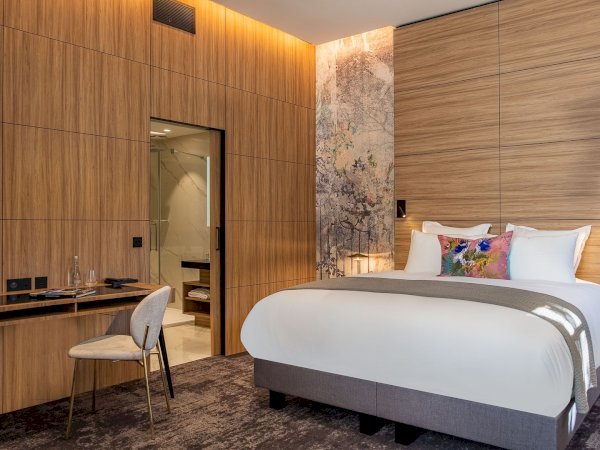 Ophorus Tours - Hotel Villa Lara (Bayeux) - Hotel Les Tresorières (Tours) - Hotel Burdigala (Bordeaux) - or similar
