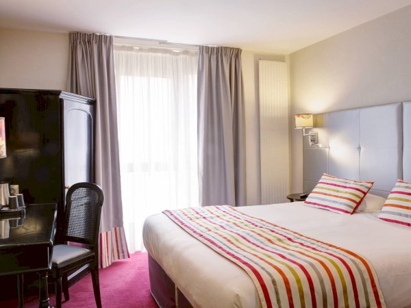 Ophorus Tours - Hotel Villa Nicolo (Paris) - Hotel Churchill (Bayeux) - Artist Hotel (Tours)