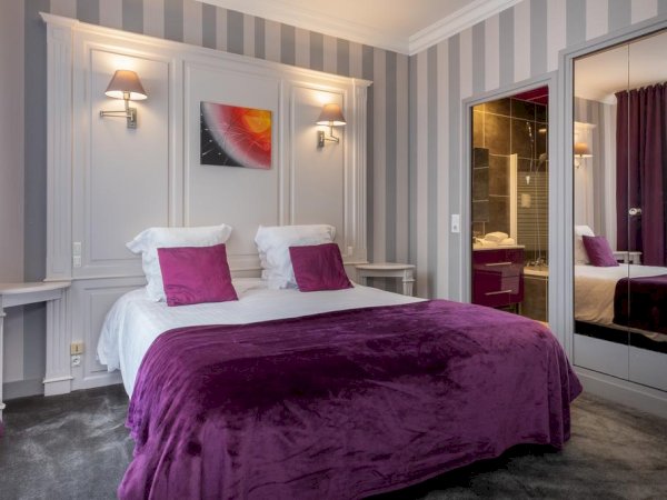 Ophorus Tours - Hotel du Luxembourg (Bayeux) / Hotel Oceania (Tours) / Hotel de Sèze (Bordeaux) - or similar