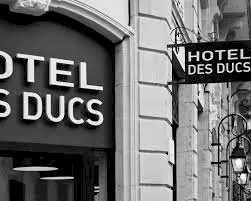 Hotel des Ducs (or similar)
