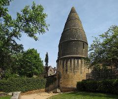 Ophorus Tours - From Lyon to Sarlat la Canéda Private Transfer
