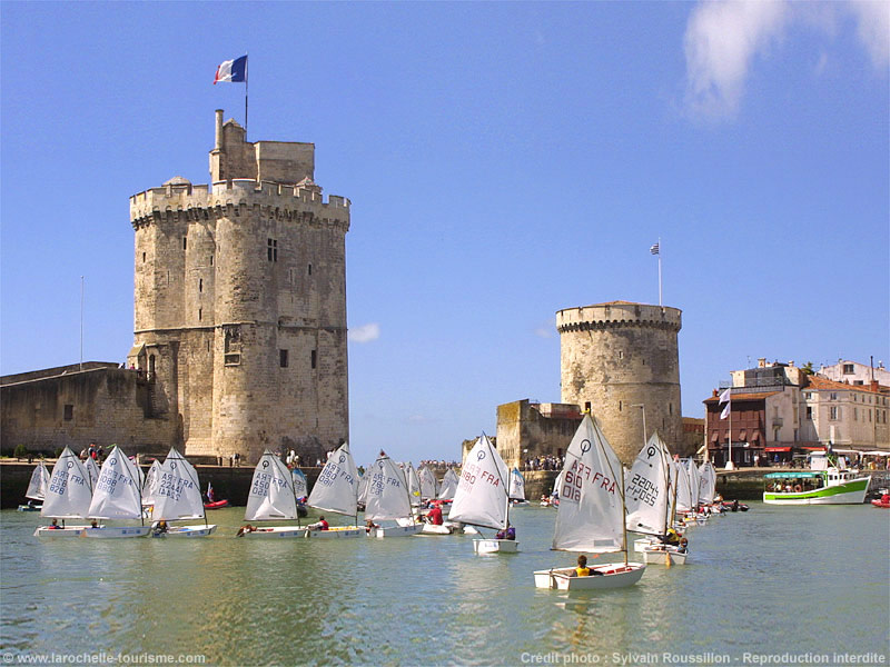 Ophorus Tours - Bordeaux to La Rochelle: Relaxing Private Transfer