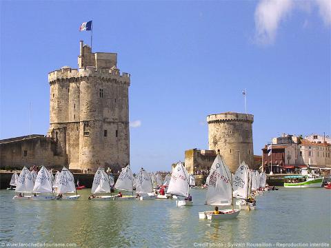 Ophorus Tours - Bordeaux to La Rochelle: Relaxing Private Transfer