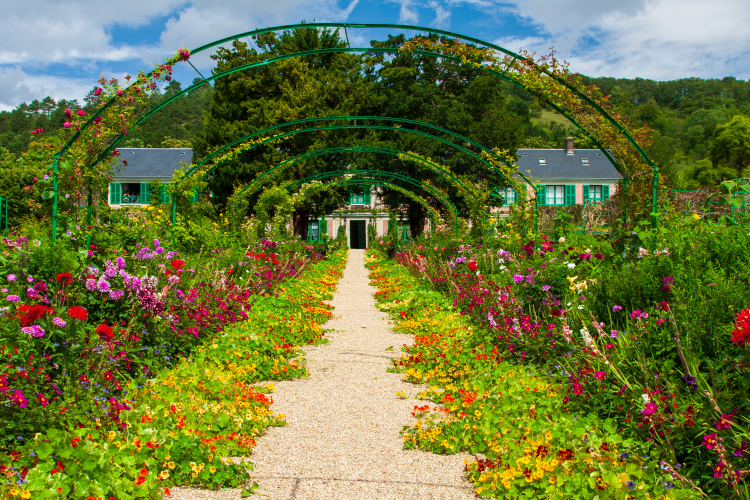 Ophorus Tours - Private Versailles & Giverny Day Tour from Paris