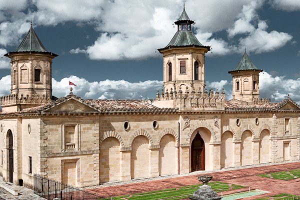 Ophorus Tours - VIP Chateau Cos d'Estournel Private Wine Tour from Bordeaux