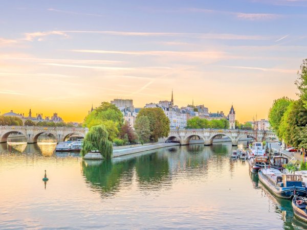 Ophorus Tours - VIP Seine River Cruise including transfers & Dinner - Paris Lights Await