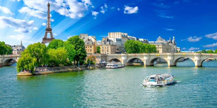 Ophorus Tours - Seine River Cruise with Dinner Paris France VIP Option