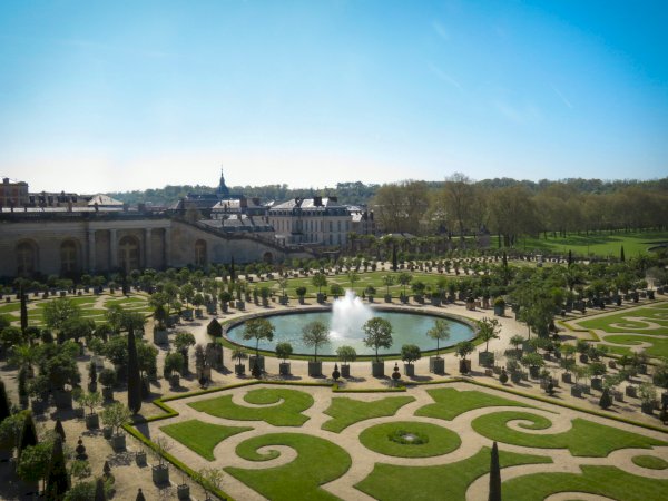 Ophorus Tours -  Palace of Versailles Guided Tour in English with Skip-the-Line Access and Passport Ticket 