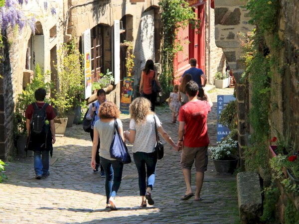 Ophorus Tours - Saint-Malo Private Shore Excursion: Dinan, Dinard & Montmarin Estate