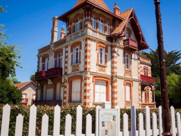 Ophorus Tours - Arcachon & Dune du Pilat Day Trip from Bordeaux Small Group Tour