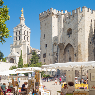 Walking tour of Avignon
