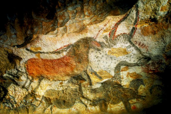 Ophorus Tours - A Private Day Trip from Sarlat to Prehistory Museum, Lascaux IV & Rouffignac Cave
