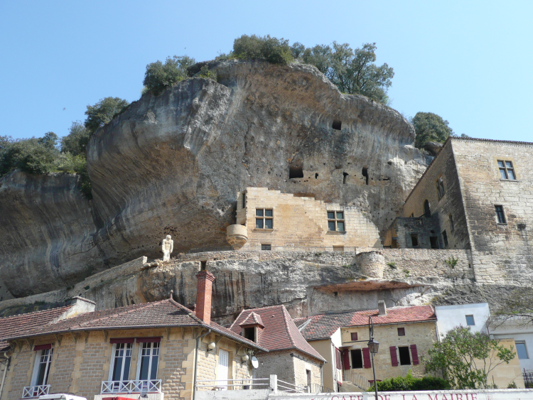 Ophorus Tours - Journey into Prehistory: Museum, Lascaux IV & La Roque Saint Christophe