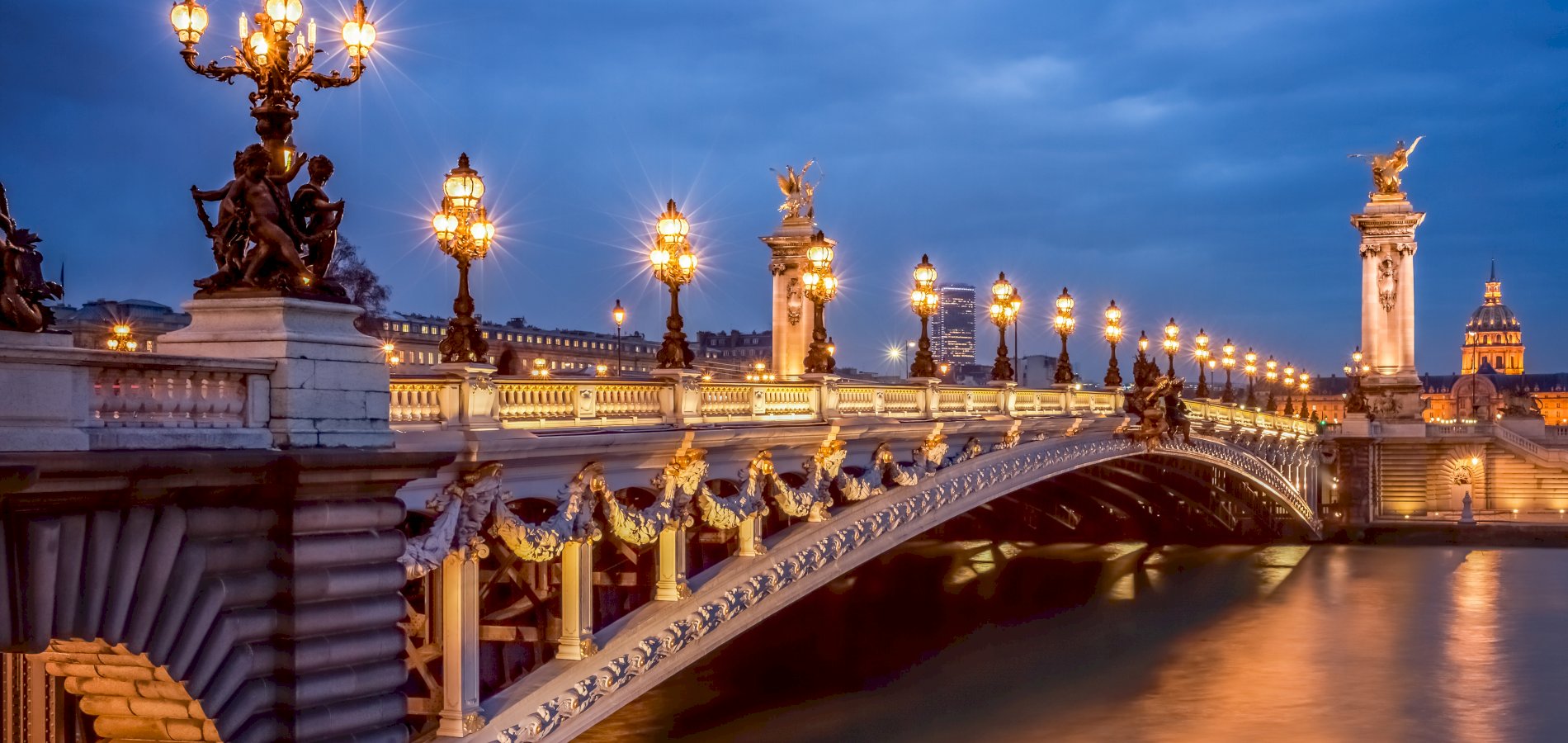 Ophorus Tours - Paris Romantic Dinner, Luxury Seine River Cruise & Illuminations Tour by night private