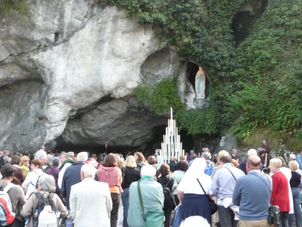 Ophorus Tours - Journey to Lourdes: Private Day Tour from Bordeaux
