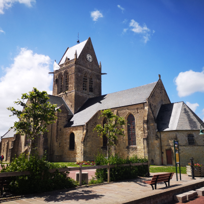 Lunch break in Sainte-Mère-Église (at own expense)